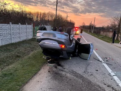 Accident tragic în Olt! Un adolescent de 17 ani a murit după ce prietenul său, șofer la 18 ani, a pierdut controlul mașinii