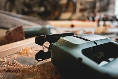 Ce găsești într-un magazin de bricolaj: Ghid complet pentru pasionații de proiecte DIY și renovări