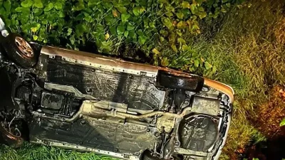 Tânăr de 18 ani scapă nevătămat după ce mașina lui a sărit de pe un cap de pod!