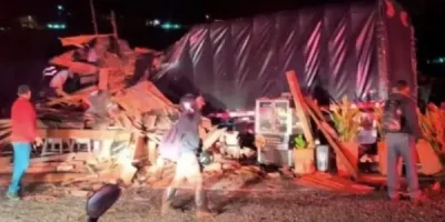 Tragedie! 10 studenți morți după ce un autocar a lovit bariera unui pod!