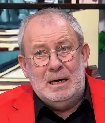 Florin Busuioc, surprins la stația de tramvai! Cum arată „Busu” de la meteo în viața de zi cu zi, fără fițe și fără aparențe