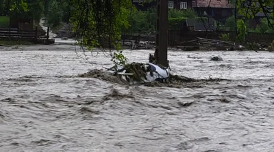 Alertă meteo în toată țara! Coduri galbene și portocalii pentru furtuni, inundații și caniculă severă!