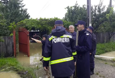 Alertă în Argeș! Ploile torențiale au inundat străzi și gospodării, pompierii intervin de urgență!