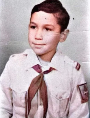 Victor Ponta împlinește 50 de ani! Cum arăta fostul premier în uniforma de pionier și ce mesaj a transmis de ziua sa