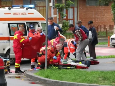 Înfiorător! Femeie găsită rănită grav pe marginea drumului – accident sau agresiune?