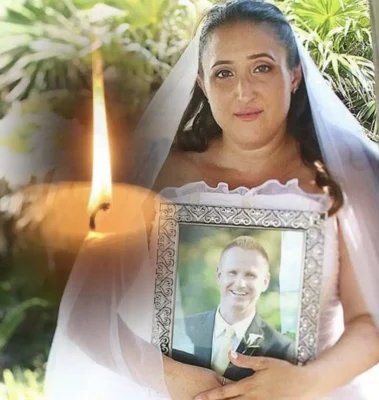 Emoționant! Femeia care și-a făcut ședința foto de nuntă sub apă după ce și-a pierdut logodnicul: „Am simțit că el îmi zâmbește de sus”