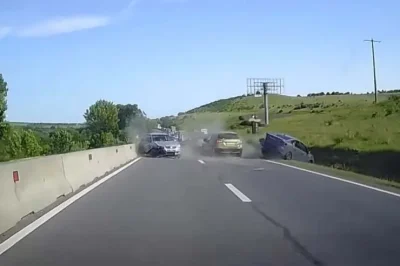 Accident în lanț pe DN1, trei mașini avariate! Bărbat rănit și dus la spital după impact