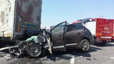 Accident grav pe DN 73 în Argeș! Autoturism lovit frontal de un autotren, șoferul transportat de urgență la spital!