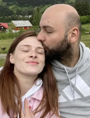 Tragedie în Cosmopolis! Fosta concurentă „Insula iubirii” ucisă de fostul iubit în fața copilului! Detalii șocante despre crima care a cutremurat România!