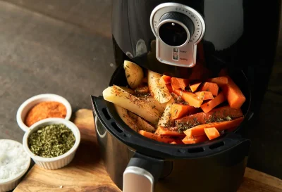 Alertă în bucătării! Air fryer-ul, sănătos sau periculos? Ce spun specialiștii despre efectele lui asupra organismului