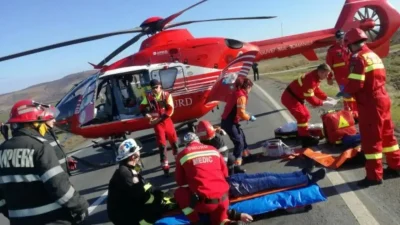 Tragedie în Caraș-Severin! Fetiță de 8 ani lovită de mașină în timp ce mergea cu bicicleta – transportată cu elicopterul la spital!