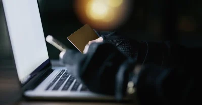 Atenție! Escrocii folosesc documente false cu sigla DNSC pentru a fura datele românilor! Ce trebuie să știi ca să nu cazi în capcană!