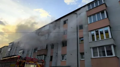 Incendiu puternic în Oradea! 14 locatari evacuați după ce un scurtcircuit a declanșat flăcările în apartament!