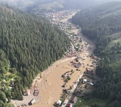 Inundații severe în Neamț și Suceava: 900 evacuați, un mort și intervenții cu elicopterul