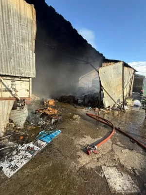 ACUM! Incendiu! Arde o hală