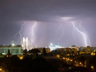 ANM avertizează Cod Galben: Vijelii, grindină și ploi torențiale pe 5 august