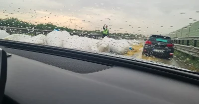 Sacii cu cereale căzuți pe A1 Palanca au blocat traficul spre Pitești