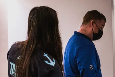 Cum a salvat o studentă româncă viața unui star de la Vancouver Canucks în timpul meciului!