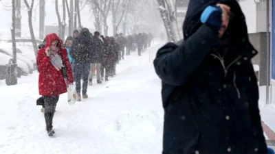 Vine URGIA peste România! ANM a emis cod ROȘU: vânt de 140 km/h, urmat de un val de aer POLAR și îngheț