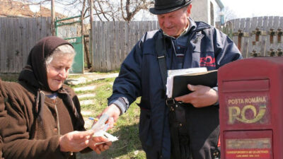 Veste bună pentru pensionari! Banii intră mai devreme pe card în septembrie 2026. Iată data exactă