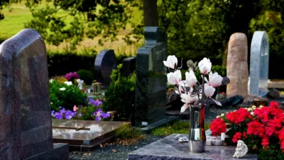 Sumă IREALĂ pentru un loc de veci: Oamenii plătesc mai mult decât pe…