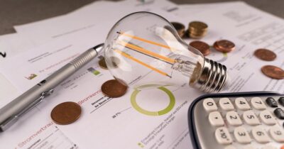 Facturile tuturor românilor SCAD dacă firmele vor fi obligate să folosească doar…