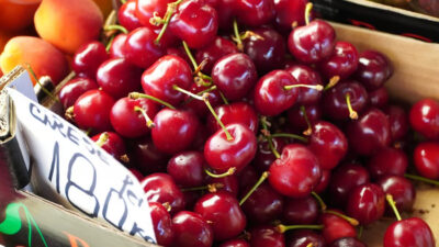 Au apărut primele CIREȘE în piețe, însă un singur kilogram COSTĂ…
