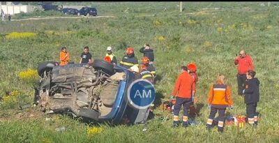 Impactul a fost DEVASTATOR, iar motorul mașinii a sărit direct în…