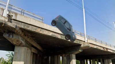 Tragedie aviatică pe șosea după un zbor de moarte în gol. Balustrada s-a rupt ca hârtia sub ochii șoferului de TIR uriaș