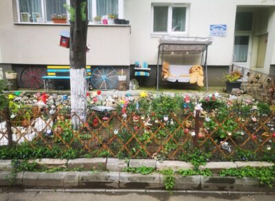 O grădină FRUMOASĂ în fața blocului crește prețul apartamentului tău cu până la…