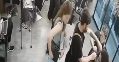 Răzbunare sângeroasă la coafor după o tunsoare greșită. O clientă l-a înjunghiat pe hairstylist în fața tuturor