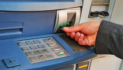Adio, bancomate! Dispare metoda prin care românii scoteau bani numerar, decizia marilor bănci e radicală