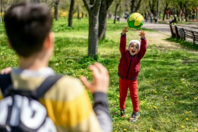 Adio jucării de 1 Iunie! Ce cadouri le cumpără acum părinții români copiilor ca să îi scoată din fața ecranelor