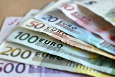 Un cuplu a ținut în casă timp de două luni un bilet de loterie necâștigat care i-a făcut milioanari