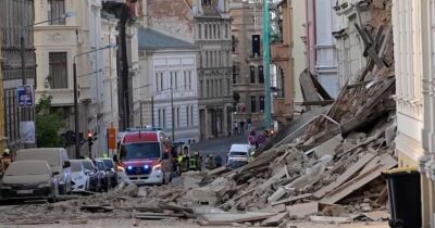 Două românce căutate sub dărâmături în Germania după ce blocul în care stăteau a explodat și s-a prăbușit complet