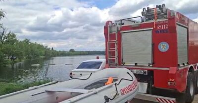 Clipe dramatice în Chitila! Doi adolescenți la un pas de moarte după ce au căzut în lac. Elicopterul SMURD a venit de urgență