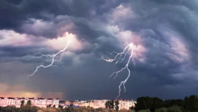 Se schimbă vremea radical în România. Vin vijelii de 90 km/h și ninsori la munte. Lista zonelor lovite de urgie