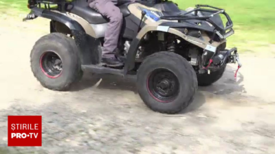 Un copil de 13 ani a dat cu ATV-ul peste un băiețel de 5 ani și a fugit de la locul faptei. Ce au decis polițiștii