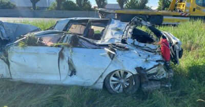 Un tânăr de 19 ani a murit pe loc! A fost aruncat din mașina de lux direct pe câmp, alături de prietenul său