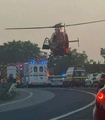 Intervenție dramatică pe șosea. Elicopterul SMURD a fost chemat de urgență după un impact violent între două mașini