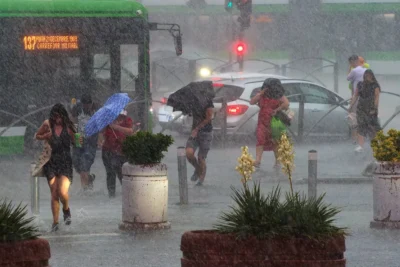 Schimbări radicale de vreme în România. Meteorologii au emis avertizări de furtuni violente și caniculă pentru zilele următoare