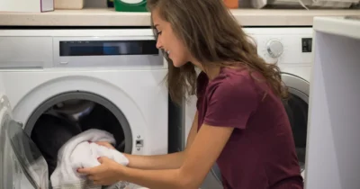 Facturile la energie pot scădea cu 60%. Trucul simplu la mașina de spălat pe care îl ignoră majoritatea românilor
