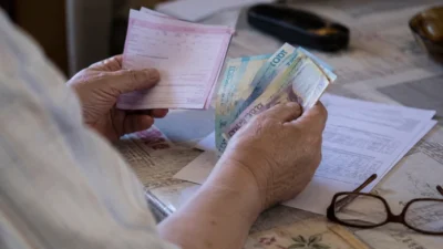 Anunț oficial pentru milioane de pensionari. Ce se schimbă la pensii și ce bani primesc seniorii în perioada următoare
