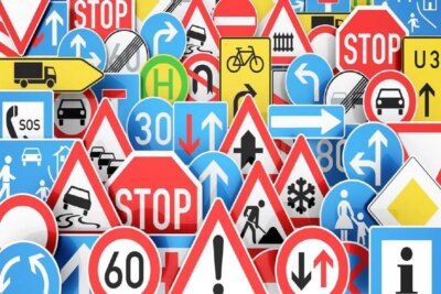 Adio mașini puternice pentru tinerii cu permis. Noua regulă din Codul Rutier care îi lasă pietoni pe începători