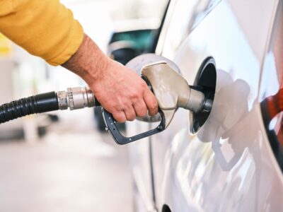 Lovitură pentru șoferi! Benzina și motorina s-au scumpit din nou. Cât scoți din buzunar chiar înainte de weekend