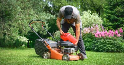 Trucul geniile pentru un gazon verde pe caniculă! Ora fixă la care trebuie udat ca să nu se usuce de tot rădăcinile