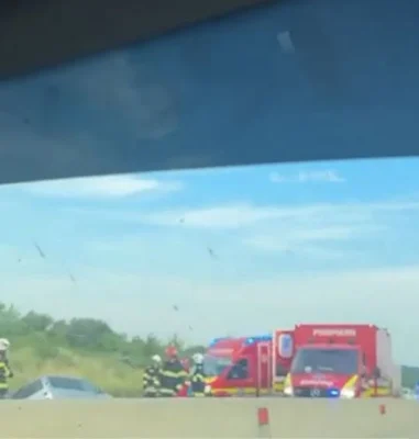Accident grav pe un drum național. Patru copii și doi adulți au ajuns de urgență la spital după ce mașina a ieșit de pe șosea. Ce au descoperit polițiștii la fața locului