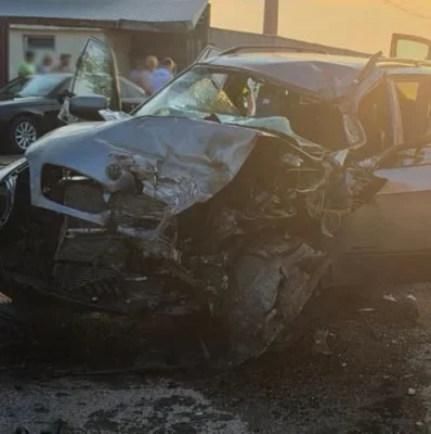 Tragedie rutieră în această dimineață. Un tânăr și-a pierdut viața după un impact violent între un autoturism și un camion