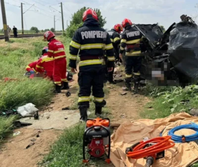 Tragedie cumplită la o trecere de cale ferată. Doi copii au fost preluați de urgență cu elicopterul după impactul devastator cu un tren