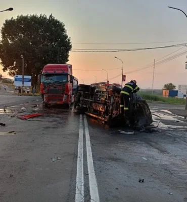 Accident violent între un microbuz și un TIR. Vehiculul a luat foc, iar polițiștii au făcut o descoperire neașteptată la fața locului